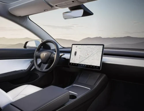 Novità da Tesla: in arrivo tre nuovi modelli, tra cui una compatta con autonomia potenziata